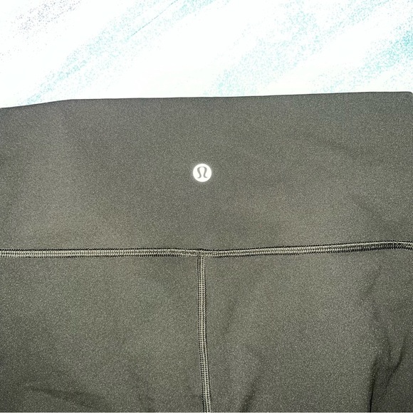 Lululemon Wunder Under Crop High-Rise Full-On Luxtreme 23” leggings size 6 - Picture 7 of 8
